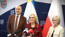 marszałek Renata Janik, wicemarszałek Grzegorz Socha, dyrektor oddziału BGK Anna Gajewska