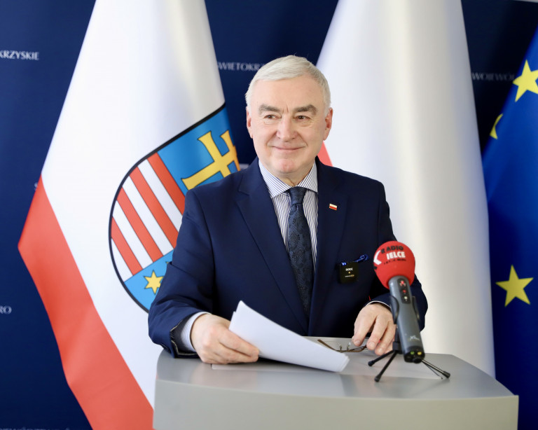 Briefing prasowy przewodniczącego Sejmiku Województwa Świętokrzyskiego Andrzeja Bętkowskiego.