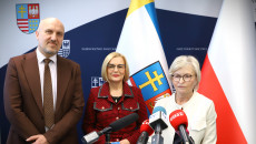 marszałek Renata Janik, wicemarszałek Grzegorz Socha, dyrektor oddziału BGK Anna Gajewska