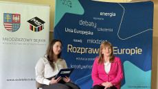 Młodzieżowego Sejmiku spotkania o Unii Europejskiej. W dyskusji uczestniczyła Anita Koniusz, członek Zarządu Województwa.1