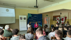 Młodzieżowego Sejmiku spotkania o Unii Europejskiej. W dyskusji uczestniczyła Anita Koniusz, członek Zarządu Województwa.