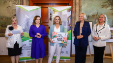 W Parku Etnograficznym w Tokarni marszałek województwa Renata Janik wręczyła nagrody w konkursie na najpiękniejszy stroik wielkanocny,