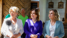 W Parku Etnograficznym w Tokarni marszałek województwa Renata Janik wręczyła nagrody w konkursie na najpiękniejszy stroik wielkanocny,