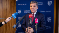 Konferencja prasowa Andrzeja Prusia, członka Zarządu Województwa w sprawie systemu dynamicznej informacji pasażerskiej.