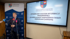Konferencja prasowa Andrzeja Prusia, członka Zarządu Województwa w sprawie systemu dynamicznej informacji pasażerskiej.