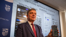 Konferencja prasowa Andrzeja Prusia, członka Zarządu Województwa w sprawie systemu dynamicznej informacji pasażerskiej.