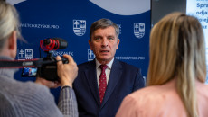 Konferencja prasowa Andrzeja Prusia, członka Zarządu Województwa w sprawie systemu dynamicznej informacji pasażerskiej.