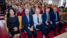 goście, w gronie marszałek Renata Janik