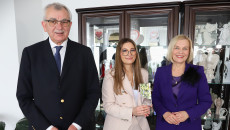 Profesor Zbigniew Gałązka i kielczanka, która podbija świat medycyny Milena Michalska gośćmi marszałek Renaty Janik