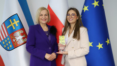 Profesor Zbigniew Gałązka i kielczanka, która podbija świat medycyny Milena Michalska gośćmi marszałek Renaty Janik