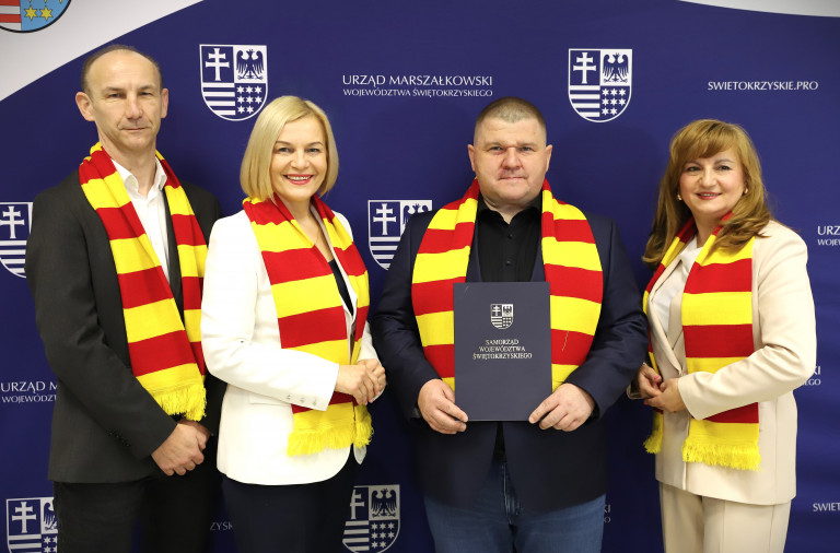Podpisanie umowy promocyjnej z klubem sportowym Korona Kielce.