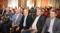 uczestnicy spotkania przedstawiciele samorządów