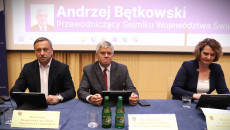Sejmik Województwa Świętokrzyskiego obradował na XIV w tej kadencji sesji .