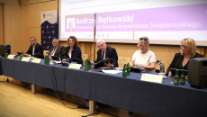 Sejmik Województwa Świętokrzyskiego obradował na XIV w tej kadencji sesji .