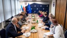 forum dyskusyjne z przedstawicielami środowiska nauki prowadzi marszałek Renata Janik