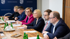 forum dyskusyjne z przedstawicielami środowiska nauki prowadzi marszałek Renata Janik