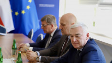 przewodniczący Andrzej Bętkowski, wicemarszałek Grzegorz Socha, członek Zarządu Andrzej Pruś