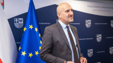 Podpisanie umów na inwestycje wodno-kanalizacyjne, w ramach naborów prowadzonych przez ŚBRR w Kielcach - wicemarszałek Grzegorz Socha.
