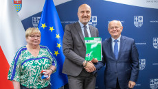 Podpisanie umów na inwestycje wodno-kanalizacyjne, w ramach naborów prowadzonych przez ŚBRR w Kielcach.