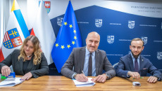 Podpisanie umów na inwestycje wodno-kanalizacyjne, w ramach naborów prowadzonych przez ŚBRR w Kielcach.