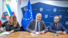Podpisanie umów na inwestycje wodno-kanalizacyjne, w ramach naborów prowadzonych przez ŚBRR w Kielcach.