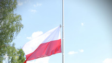 wciągnięcie flagi na maszt