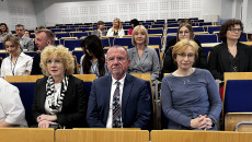 uczestnicy konferencji m.in. wicemarszałek Marek Bogusławski i dyrektor Bogumiła Niziołek