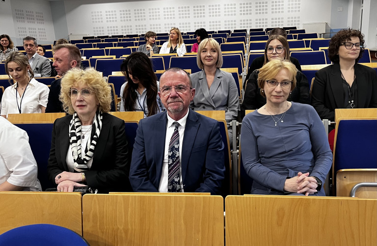 uczestnicy konferencji m.in. wicemarszałek Marek Bogusławski i dyrektor Bogumiła Niziołek