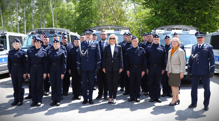 policjanci i marszałek Renata Janik