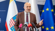 Konferencja prasowa wicemarszałka Grzegorza Sochy w sprawie likwidacji tzw. kopciuchów.