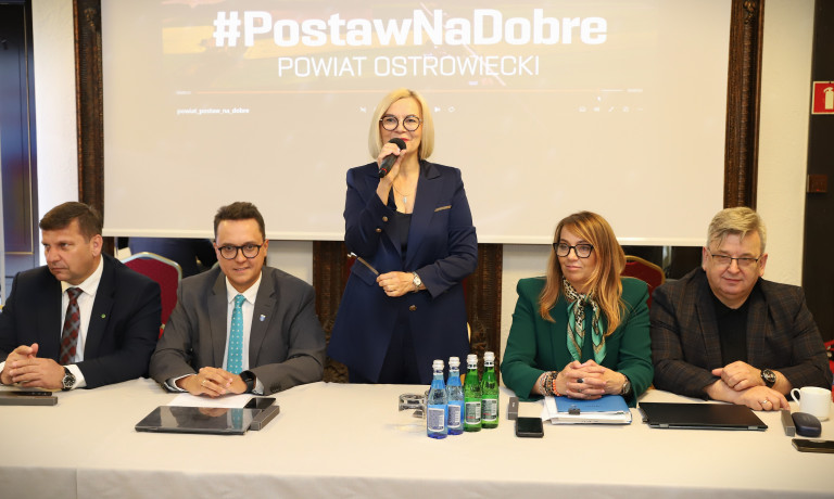 Na Konwencie Powiatów Województwa Świętokrzyskiego mowa była o wykorzystaniu pieniędzy z programu „Fundusze Europejskie dla Świętokrzyskiego”. Przemawia marszałek Renata Janik.