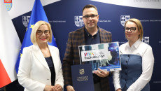wręczenie nagród dla świętokrzyskich startupów z rąk marszałek Renaty Janik