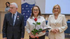 wręczenie wyróżnienia dla pracowników urzędu