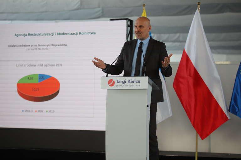 Setki inwestycji, miliony złotych, tysiące beneficjentów – Samorząd Województwa Świętokrzyskiego podsumował Program Rozwoju Obszarów Wiejskich na lata 2014-2020. Na zdjęciu wicemarszałek Grzegorz Socha.