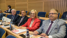 marszałek Renata Janik, przewodniczący Andrzej Bętkowski, wiceprzewodniczący Marek Strzała, radny Paweł Krakowiak podczas obrad