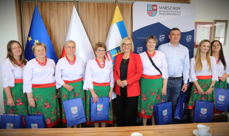 panie z koła gospodyń wiejskich wizyta u marszałek Renaty Janik