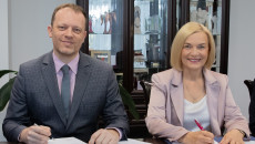 Wsparcie dla pracowników Centrum Rozwoju Lokalnego i Zakładu Usług Społecznych w Ostrowcu Świętokrzyskim - podpisanie umowy na dofinansowanie projektu.