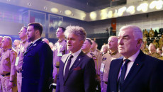 Przewodniczący Andrzej Bętkowski zwiedza Targi Strażackie