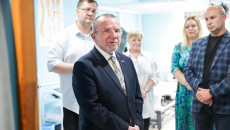 wicemarszałek Marek Bogusławski podczas otwarcia centrum rehabilitacyjnego w Jędrzejowie