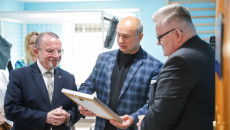 wicemarszałek Marek Bogusławski podczas otwarcia centrum rehabilitacyjnego w Jędrzejowie