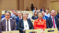 goście uroczystego podpisania umów