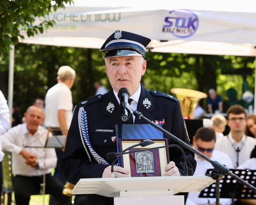 przewodniczący Sejmiku Andrzej Bętkowski podczas uroczystości OSP w Ostojowie
