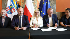 Miliony złotych na drogi dojazdowe do pól w regionie świętokrzyskim!