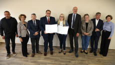 Podpisanie umowy na remont drogi DW758 w Ciszycy, w powiecie sandomierskim