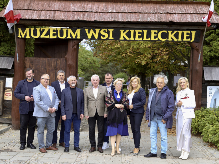 Obradowała Komisja Edukacji, Kultury i Sportu Sejmiku - posiedzenie w Tokarni