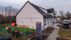 Centrum Usług Społecznych w Mniowie z własną siedzibą oraz nowym samochodem dla osób z niepełnosprawnościami!