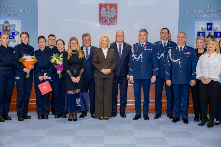 Uroczyste ślubowanie nowych funkcjonariuszy policji i uznanie dla 100 lat służby kobiet