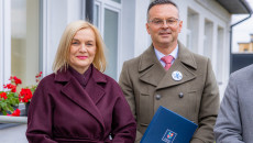 Centrum Usług Społecznych w Mniowie z własną siedzibą oraz nowym samochodem dla osób z niepełnosprawnościami!