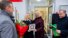 Centrum Usług Społecznych w Mniowie z własną siedzibą oraz nowym samochodem dla osób z niepełnosprawnościami!