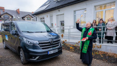 Centrum Usług Społecznych w Mniowie z własną siedzibą oraz nowym samochodem dla osób z niepełnosprawnościami!